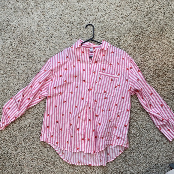 Strawberry pattern button up - Picture 1 of 3